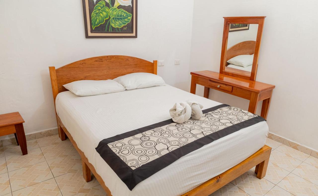 Hotel Las Palmas Cancun Centro Екстериор снимка