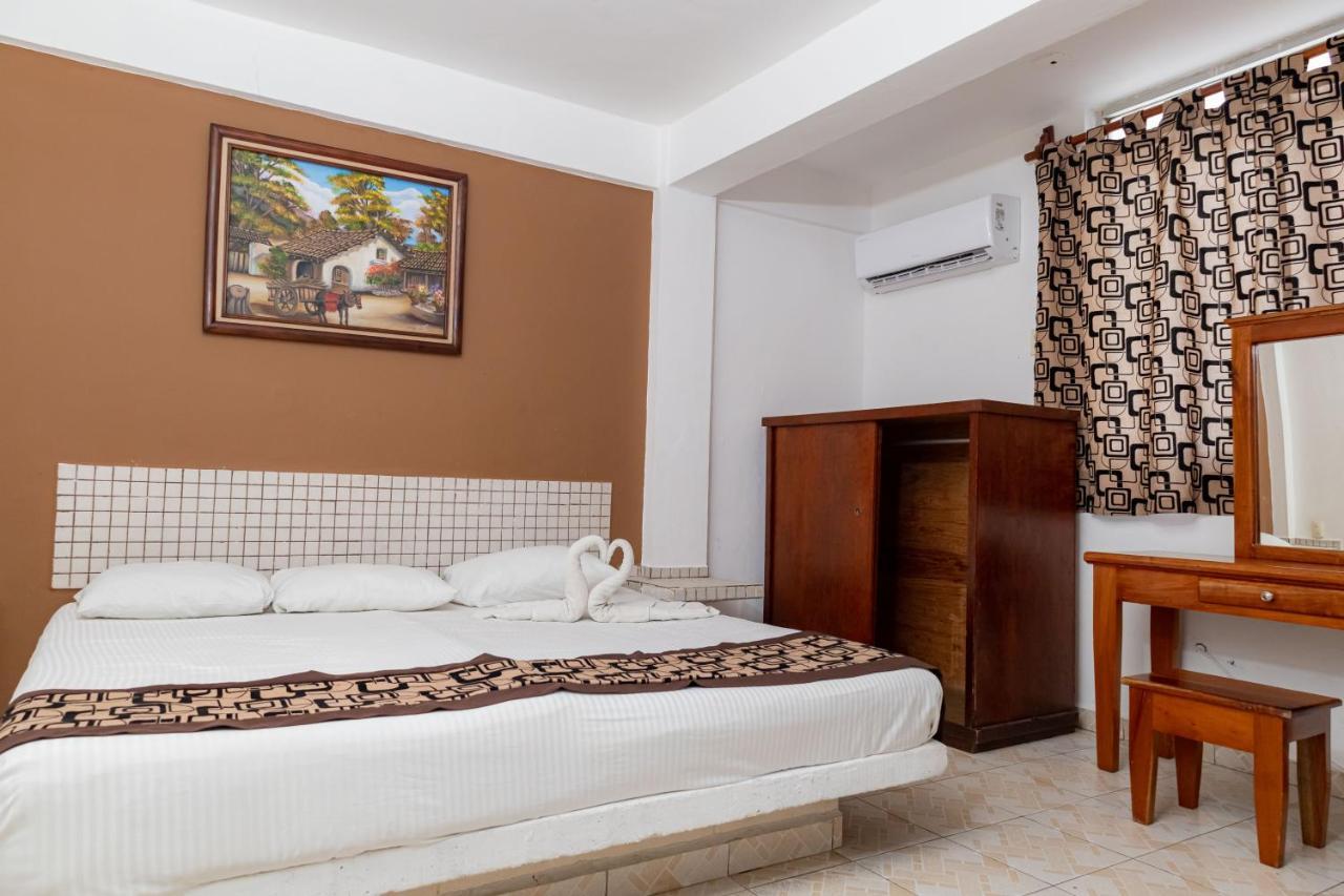 Hotel Las Palmas Cancun Centro Екстериор снимка